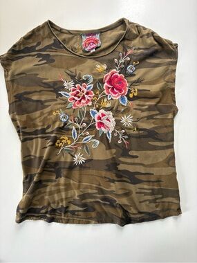 Johnny Was Camo Embroidered Floral Tee XS